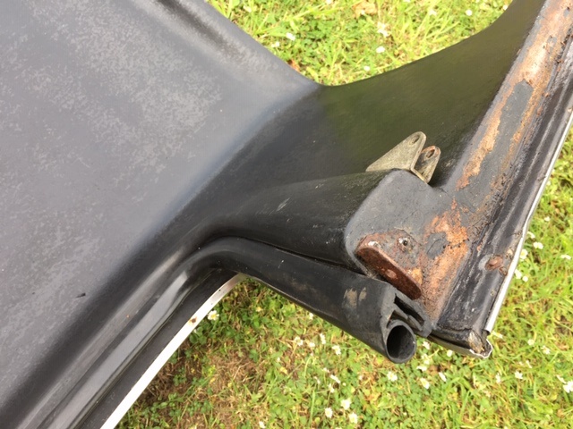P1582 seal and bracket